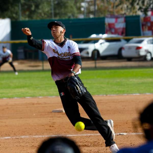 FESTEJAN REINADOS DENTRO DE LA OLIMPIADA ESTATAL DE SOFTBOL 